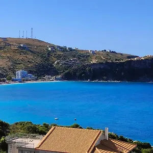 Tato: Horizon Haven With Panoramic Sea Views In Himare. Affittacamere